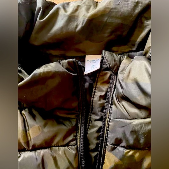Old Navy Active Quilted Camouflage Vest,  size XXL - Picture 3 of 3
